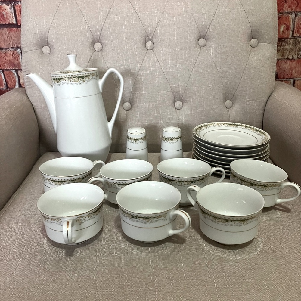 Signature Collection Select Fine China Queen Anne China Tea Set